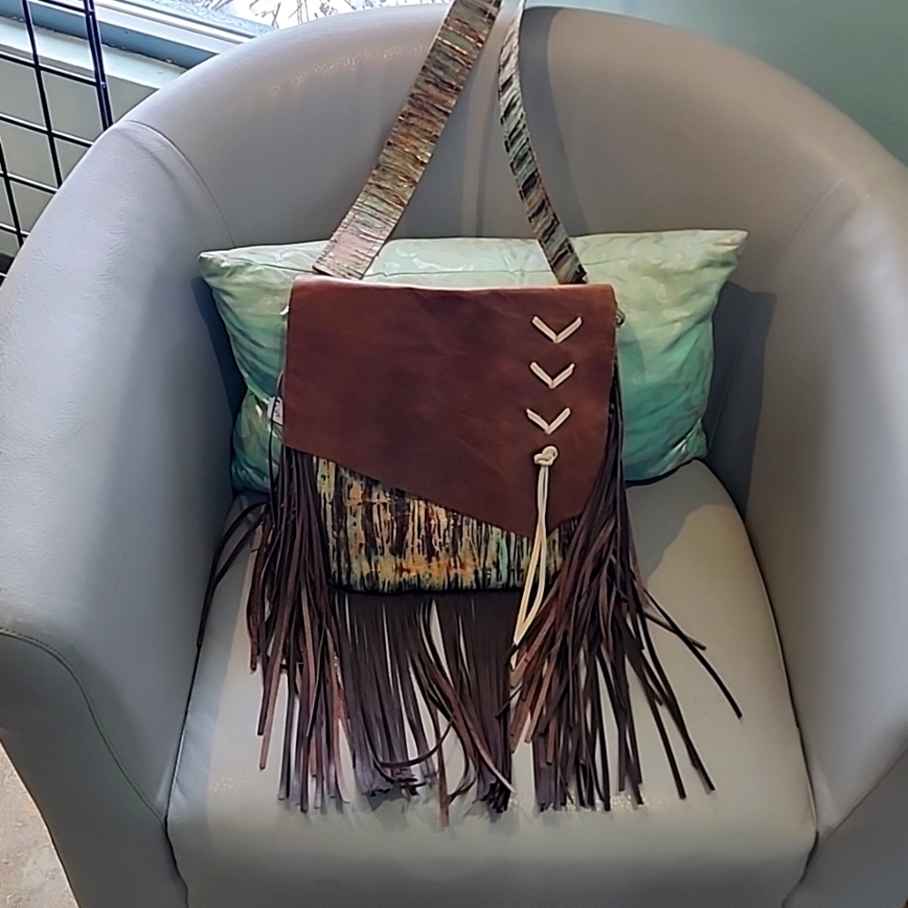 Crossbody handbag